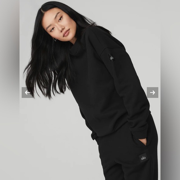 ALO Yoga Tops - Alo Accolade Crew Neck Sweatshirt. Black. Size Small. Unisex. Only worn once!